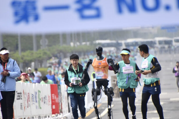 video semimaraton inedit la beijing un robot a depasit recordul mondial uman 69e4a5e14cc1b