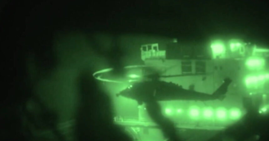 video sua au capturat o nava iraniana in golful oman imagini cu operatiunea gaura in sala motoarelor si forte americane coborand in rapel 69e5c5ed5bf59