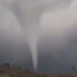 video tornada in romania imagini surprinse de un localnic in timpul unei furtuni 69e730656cf44