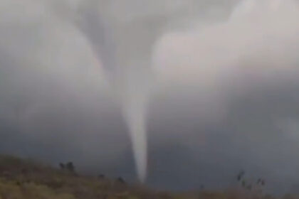 video tornada in romania imagini surprinse de un localnic in timpul unei furtuni 69e730656cf44