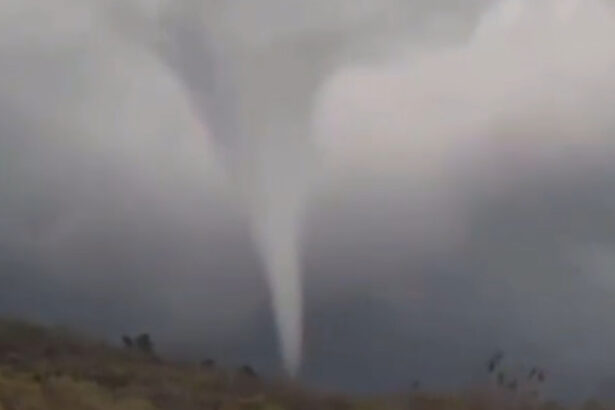 video tornada in romania imagini surprinse de un localnic in timpul unei furtuni 69e730656cf44