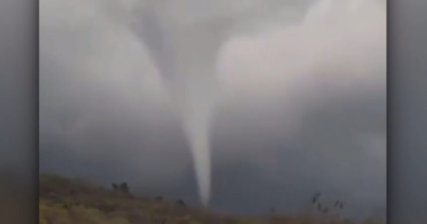 video tornada in romania imagini surprinse de un localnic in timpul unei furtuni 69e730656cf44