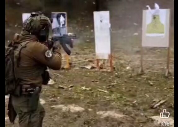 video un fost legionar din valu lui traian s a dat in stamba cu o arma automata si s a postat pe retelele sociale 69e894ccac09a