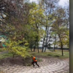 video un roman din vaslui a devenit un model de bun simt si harnicie in bulgaria de ce petrece acesta ore intregi sa curete parcuri si alei 69ee3be9704c9