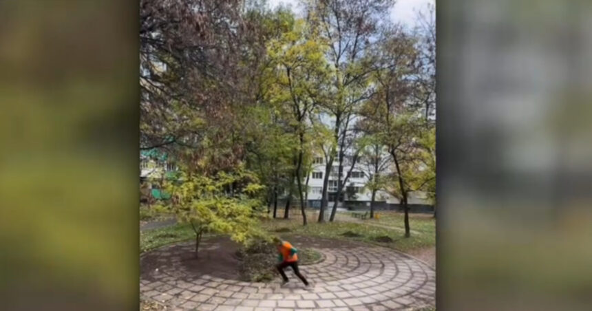 video un roman din vaslui a devenit un model de bun simt si harnicie in bulgaria de ce petrece acesta ore intregi sa curete parcuri si alei 69ee3be9704c9