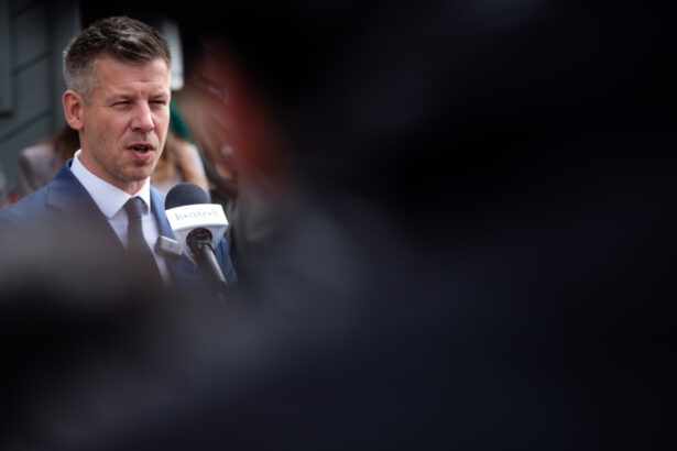 video viata e cel mai mare regizor in timp ce vizita palatul prezidential peter magyar l a zarit pe viktor orban la un balcon 69dfc922114c8