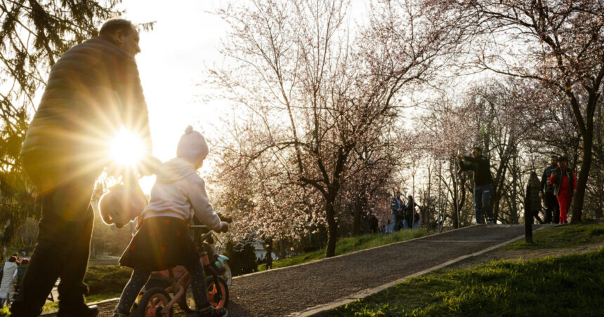 video weekend cu temperaturi de vara dar si vant puternic meteorologii anunta cum se va schimba vremea in urmatoarele zile 69edb64d0f7ba