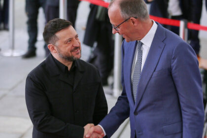 video zelenski ucraina isi poate dubla productia militara daca primeste fonduri germania ii va cumpara sute de rachete patriot 69de57fac043a