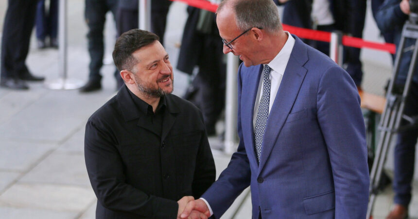 video zelenski ucraina isi poate dubla productia militara daca primeste fonduri germania ii va cumpara sute de rachete patriot 69de57fac043a