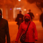 videofoto cer rosu atmosfera martiana in creta spectacolul a fost rezultatul unei furtuni de proportii de praf saharian numita haboob 69ce0aec1a59c