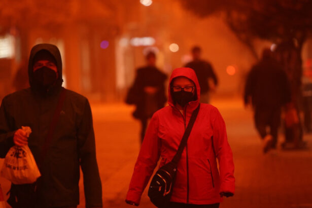 videofoto cer rosu atmosfera martiana in creta spectacolul a fost rezultatul unei furtuni de proportii de praf saharian numita haboob 69ce0aec1a59c