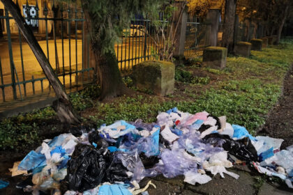 videofoto deseuri medicale aruncate in parcul cismigiu o clinica stomatologica din bucuresti a fost amendata cu 70 000 de lei 69d3cc2e01476