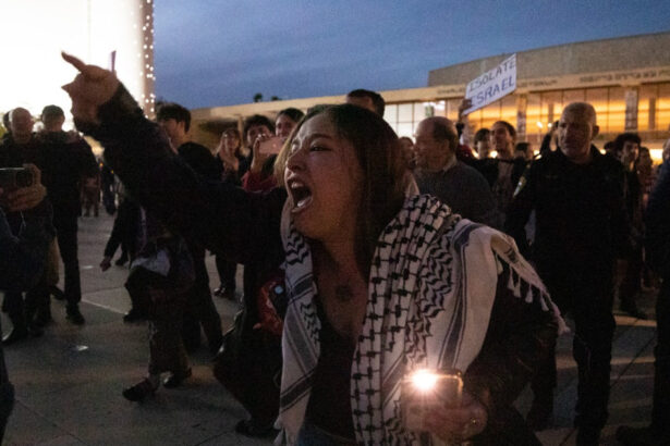 videofoto manifestatii la tel aviv contra razboiului cu iranul nu bombardati negociati ciocniri violente cu politia protestatari arestati 69d172cc24f53