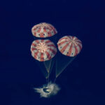 videofoto o misiune perfect indeplinita capsula orion a misiunii artemis ii a amerizat cu succes in oceanul pacific dupa o calatorie istorica 69d9de285d497