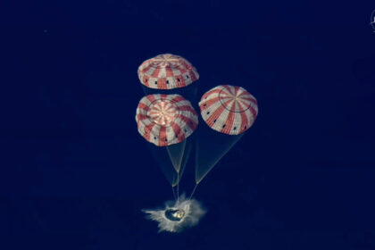 videofoto o misiune perfect indeplinita capsula orion a misiunii artemis ii a amerizat cu succes in oceanul pacific dupa o calatorie istorica 69d9de285d497