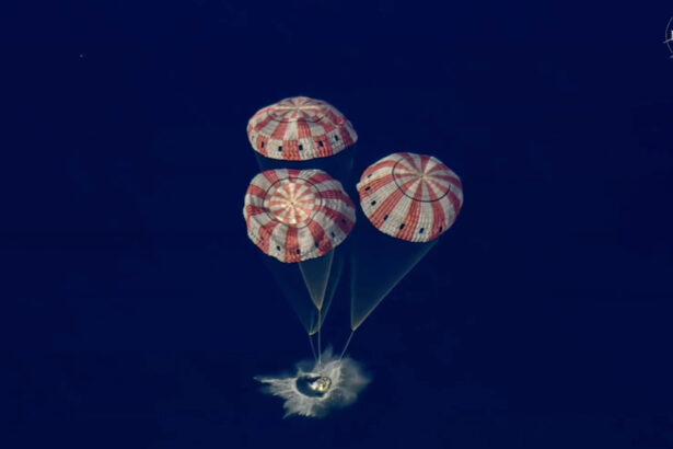 videofoto o misiune perfect indeplinita capsula orion a misiunii artemis ii a amerizat cu succes in oceanul pacific dupa o calatorie istorica 69d9de285d497