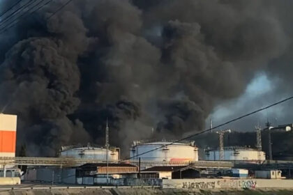 videofoto ploaie neagra pe coasta rusa a marii negre dupa un atac ucrainean asupra unei rafinarii imagini dramatice din tuapse 69ea1960ab444