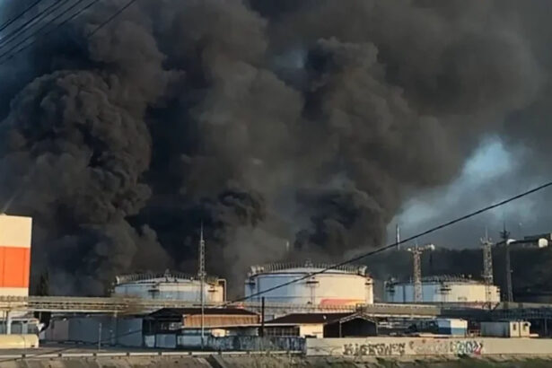 videofoto ploaie neagra pe coasta rusa a marii negre dupa un atac ucrainean asupra unei rafinarii imagini dramatice din tuapse 69ea1960ab444