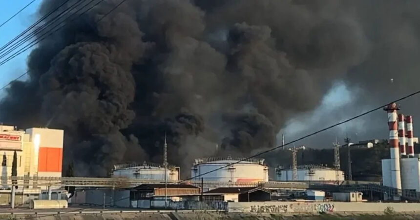 videofoto ploaie neagra pe coasta rusa a marii negre dupa un atac ucrainean asupra unei rafinarii imagini dramatice din tuapse 69ea1960ab444