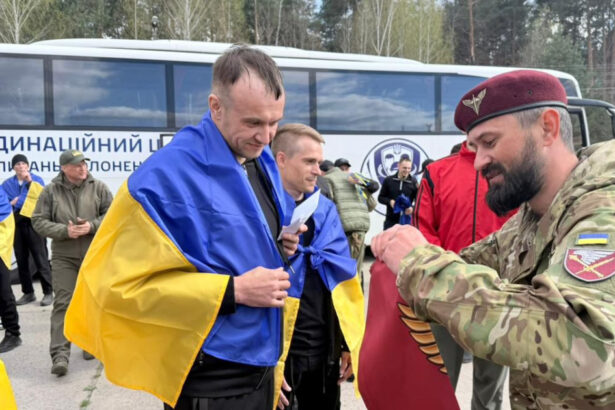 videofoto rusia si ucraina au facut un nou schimb de prizonieri de razboi imagini emotionante cu soldatii intorsi acasa 69eb91eea3326