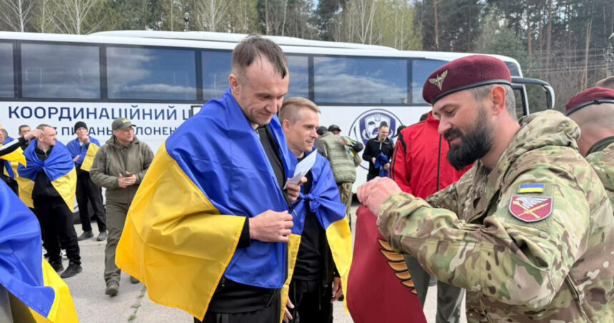 videofoto rusia si ucraina au facut un nou schimb de prizonieri de razboi imagini emotionante cu soldatii intorsi acasa 69eb91eea3326