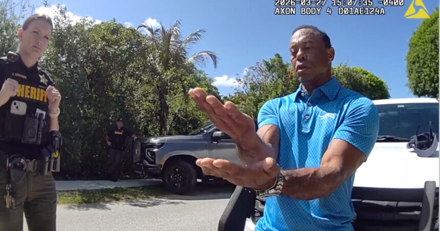 videofoto tiger woods la telefon cu donald trump dupa accident surprins de camera politiei 69cf603859c61