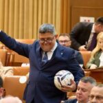 vorbesc impreuna si se inteleg separat grupul pace merge singur la inaintare cu motiunea de cenzura din 20 aprilie aur nu mai participa 69de523cb81da