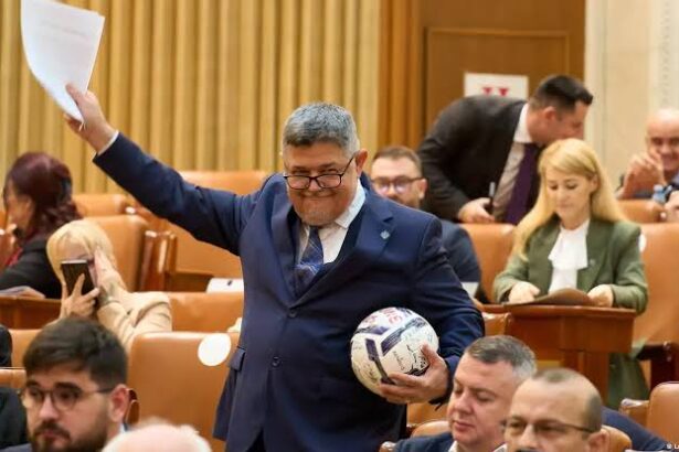 vorbesc impreuna si se inteleg separat grupul pace merge singur la inaintare cu motiunea de cenzura din 20 aprilie aur nu mai participa 69de523cb81da