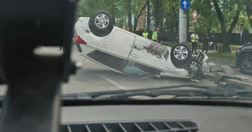 accident cu trei masini in sectorul 6 unul dintre vehicule s a rasturnat pe plafon o femeie fiind ranita 69f8c0b81ec00