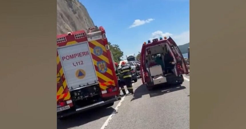 accident rutier grav in mehedinti au fost implicate 3 masini un om a murit si 3 au fost raniti 6a071381b1d1b