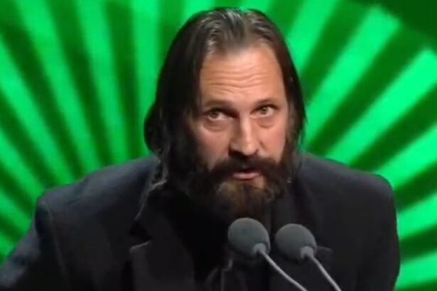 actorul bogdan farcas mesaj emotionant pentru mama lui pe scena de la teatrul national din bucuresti la gala premiilor gopo 2026 69fc47d01c6ca