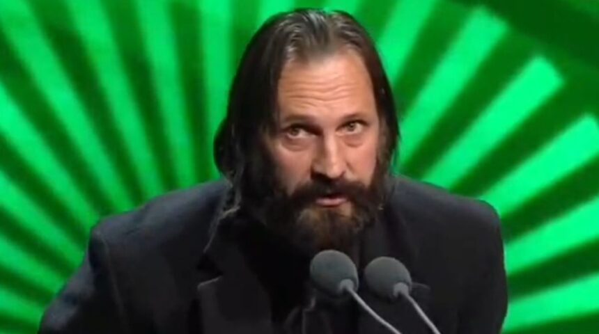 actorul bogdan farcas mesaj emotionant pentru mama lui pe scena de la teatrul national din bucuresti la gala premiilor gopo 2026 69fc47d01c6ca