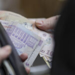 alocatiile si indemnizatiile pentru cresterea copilului intra de maine pe carduri cand ajung banii prin posta 69fc95abd3736