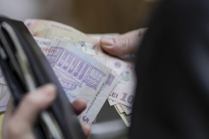 alocatiile si indemnizatiile pentru cresterea copilului intra de maine pe carduri cand ajung banii prin posta 69fc95abd3736
