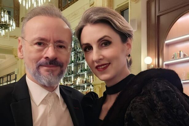 anuntul facut de elena dupa un an de casnicie cu mihai albu ce s a schimbat in relatia lor isi petrece mai mult timp la job decat acasa 6a031e97e17de