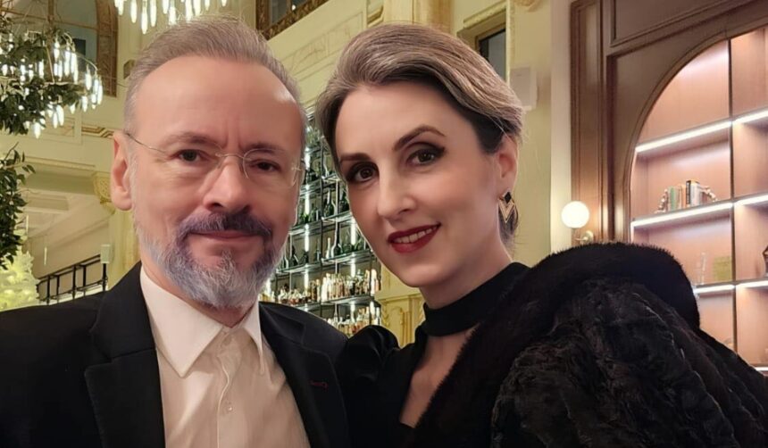 anuntul facut de elena dupa un an de casnicie cu mihai albu ce s a schimbat in relatia lor isi petrece mai mult timp la job decat acasa 6a031e97e17de