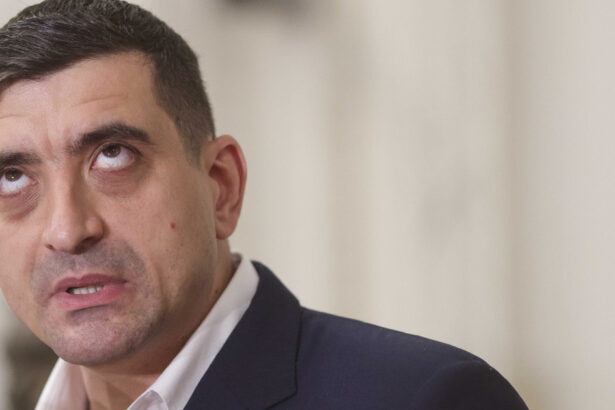 aur cere presedintelui dan desemnarea de urgenta a unui premier apeleaza la un tertip neconstitutional 69fc8daa7d3d3