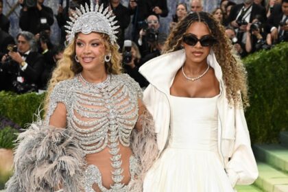 beyonce a revenit la met gala 2026 dupa un deceniu alaturi de fiica sa blue ivy carter cum au aparut cele doua pe covorul pietruit 69f996e2d3e6b