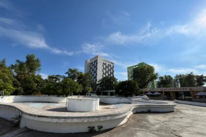 bloc de 8 etaje in locul piscinei de la hotel unirea din mamaia raspunsul radical al specialistilor 69fba92a8e65a
