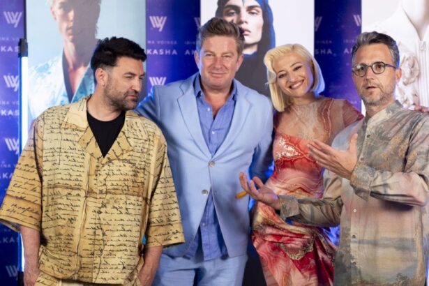 creatoarea de moda care i imbraca pe smiley pavel bartos si andi moisescu detalii despre tricourile tratate ca obiecte artistice barbatul a fost pentru mine o muza 6a0c019383d6e