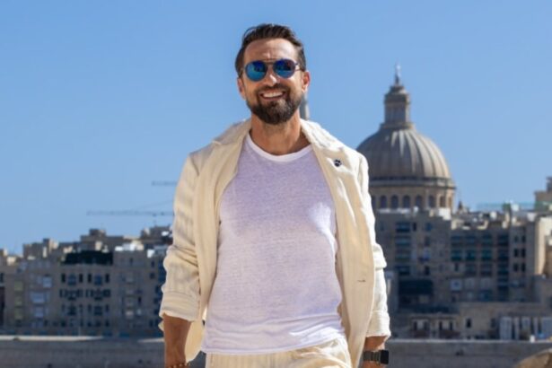 cum a aparut dani otil la parada motociclistilor in capitala prezentatorul tv s a filmat in ploaie si le a aratat imaginile fanilor 6a0acbd7a4efc