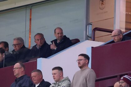 cum a aparut printul william in tribune la meciul dintre aston villa si nottingham forest unde a mers dupa fluierul final 69fda40bb5e55