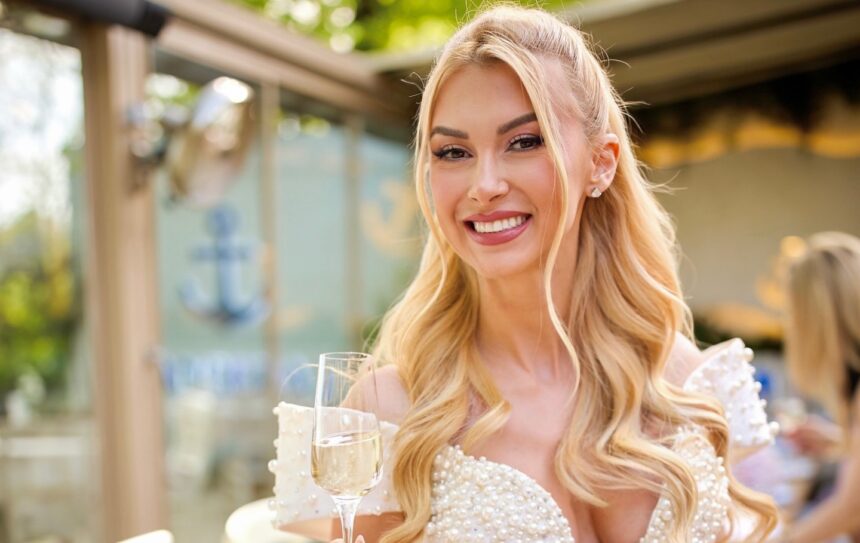 cum arata cele 4 rochii de mireasa purtate de andreea balan in ziua nuntii cu victor cornea sunt facute de trei designeri 69fdd18f8f679