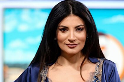 cum arata ioana ginghina in costum de baie la 48 de ani asa sta doamna in gradina ce au spus fanii cand au vazut o 69fb58e1df045