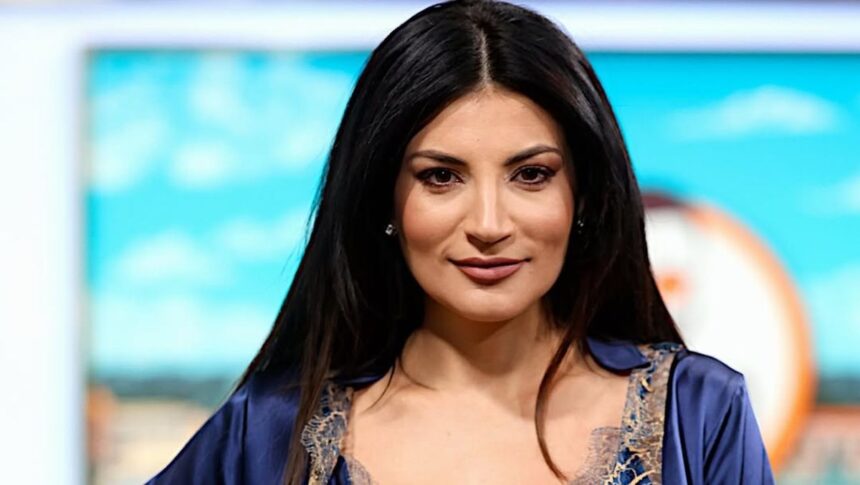 cum arata ioana ginghina in costum de baie la 48 de ani asa sta doamna in gradina ce au spus fanii cand au vazut o 69fb58e1df045