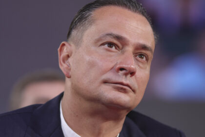 daniel baluta atac la ilie bolojan de ziua europei lucrurile nu au cum sa mearga mai bine cand un om se leaga cu lanturi de scaun 69ff1c733af4e
