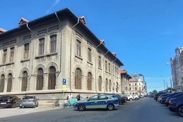 dupa ce au pierdut fondurile pentru reabilitare acum au inaintat un proiect care ar fi distrus cladirea colegiului mircea cel batran 69f9190ea9b04