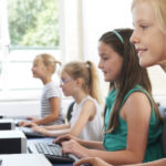 elevii si studentii pot primi bani pentru calculatoare in 2026 venitul eligibil a fost majorat pana cand se depun cererile 69f8b34b9bd2f