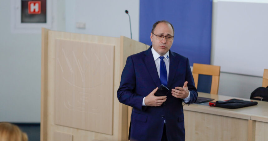 exclusiv sport arta si voluntariat solutia ministrului educatiei pentru combaterea consumului de droguri in scoli 6a0b04a1a8946