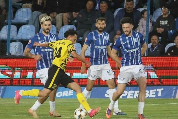 farul a terminat play out ul in genunchi si merge in barajul pentru evitarea retrogradarii 6a0c293f86e91